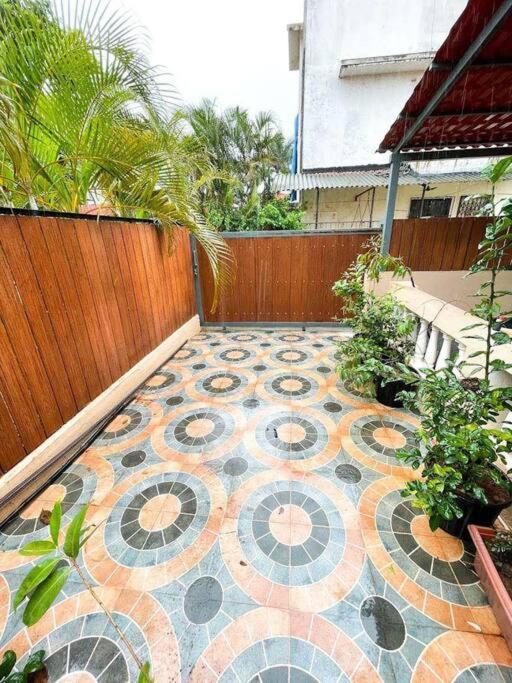 Corner House, Lonavla By Meheru-4 Bhk Villa With Pool Экстерьер фото