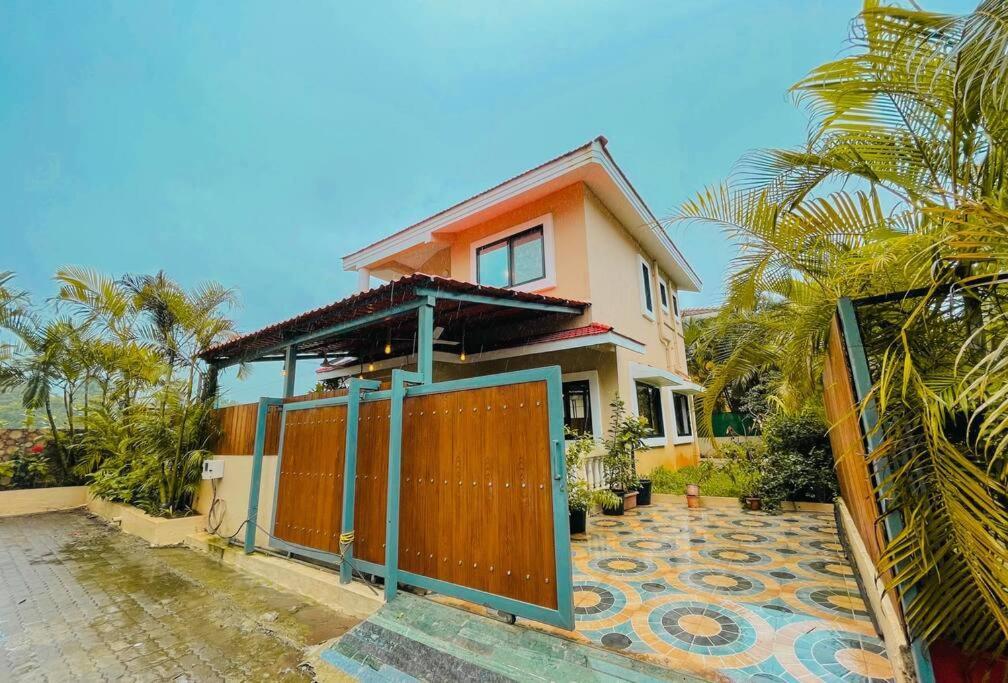 Corner House, Lonavla By Meheru-4 Bhk Villa With Pool Экстерьер фото