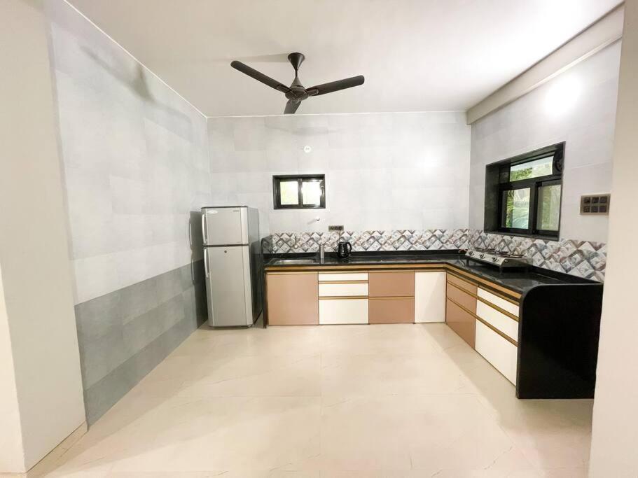 Corner House, Lonavla By Meheru-4 Bhk Villa With Pool Экстерьер фото